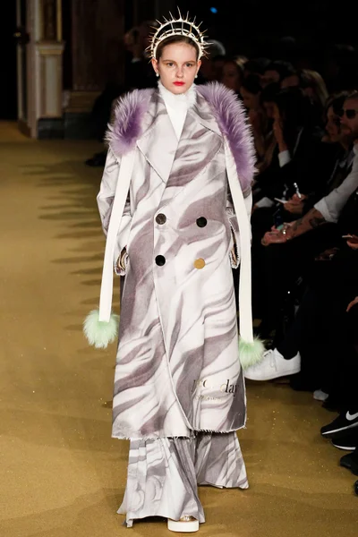 Look 33